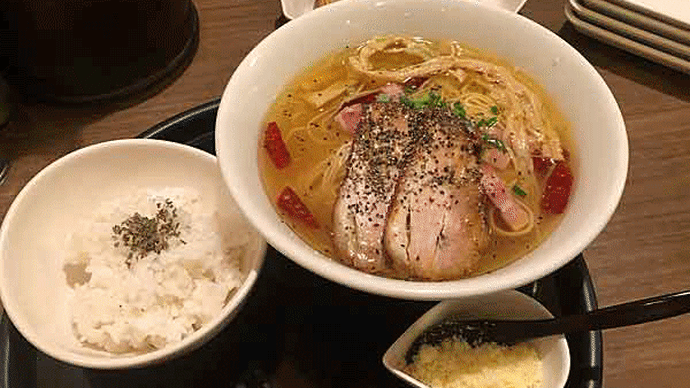 人気のイタリアンラーメン「十夢」!