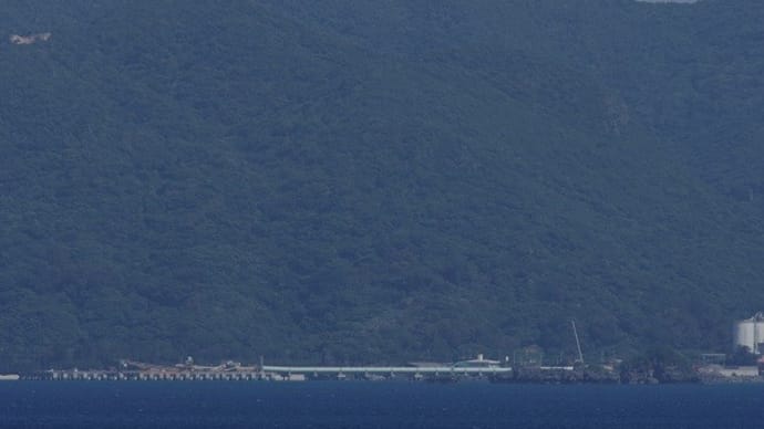 「許田」道の駅3階から安和鉱山を撮る（20230502-➁）