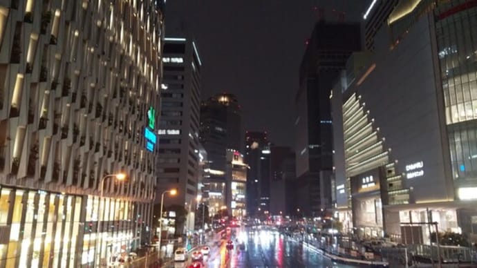 雨の大阪・梅田なう!