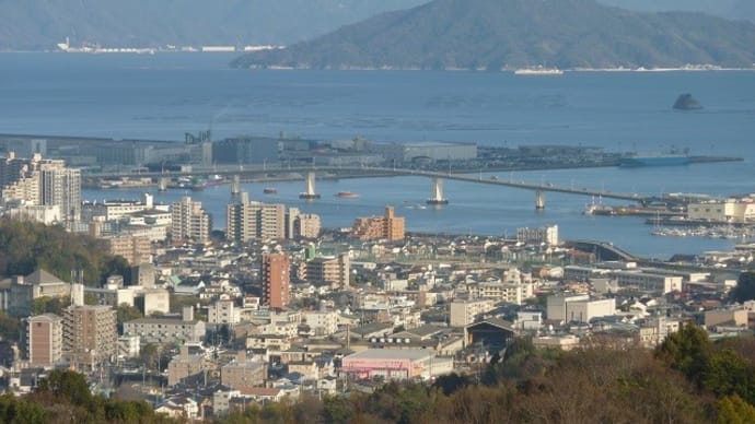 極楽寺参道より遠望
