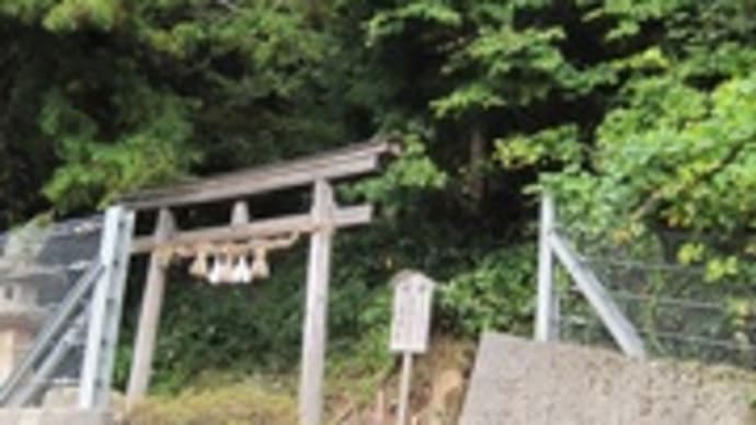 島根にも投入堂?~生山神社