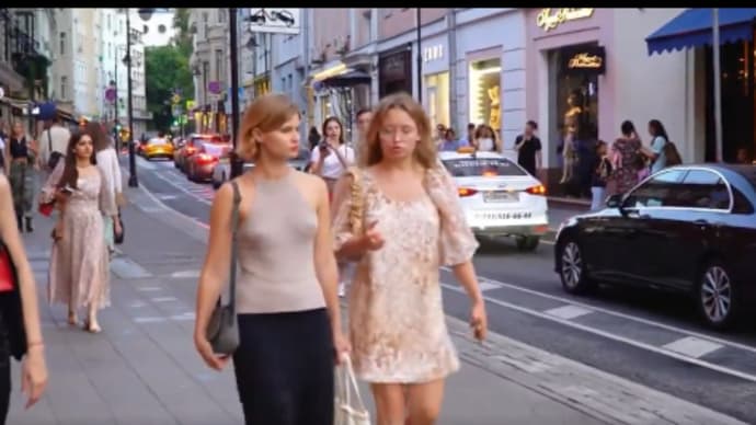 X=エックスに埋め込まれた動画は、昔のパリかと見えたモスクワの今の光景だった