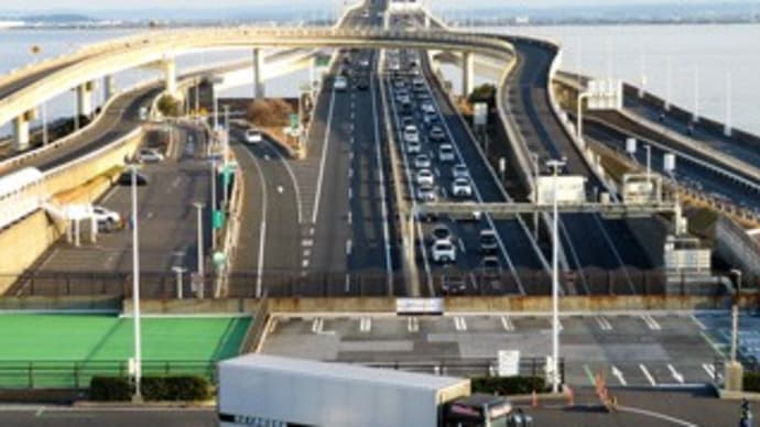 東京湾に浮かぶパーキングエリア 海ほたる