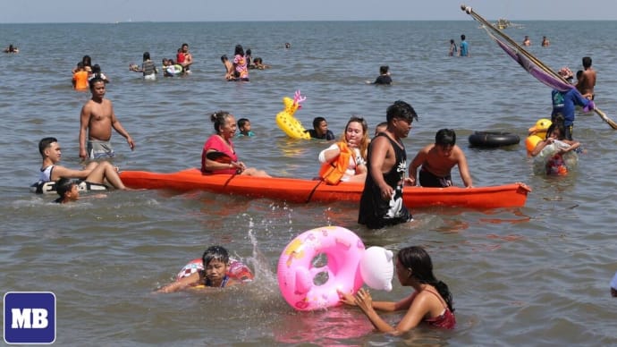 マニラ湾での海水浴