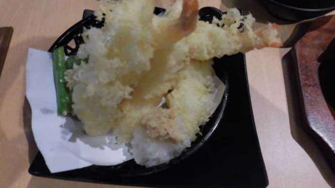 フィリピンで食べるお昼ご飯、生姜焼きと天ぷら