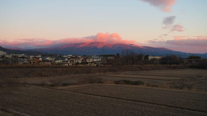 今朝の安達太良(雪の無い冬・・・)