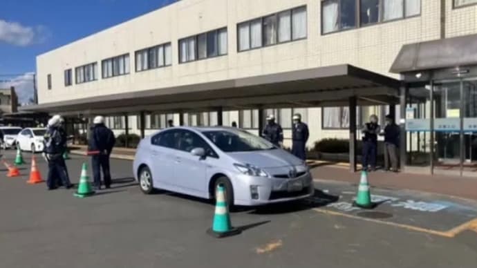 北海道の病院の敷地内で糞外道の馬鹿ジジイが普通乗用車で4歳女児を轢いて、而もバックして執拗に其の女児を轢いて※殺害