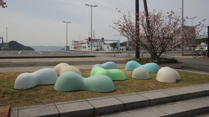 座れる島