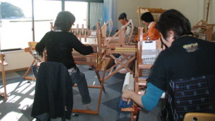 TCC・竹島クラフトセンター、竹島のほとりで手織り教室