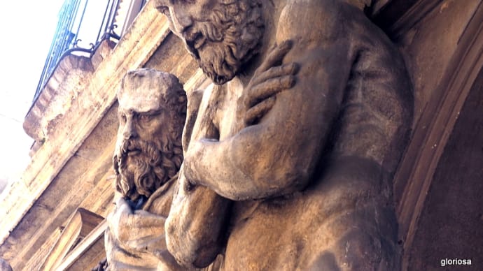 心ふるえる風景　イタリア編㊹　ミラノの中心街に　突如現れる「哲学する巨人」の群れ