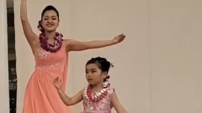 わんぱく4歳児が可愛い子ちゃんになる時🐣😳フラダンス発表会🌺