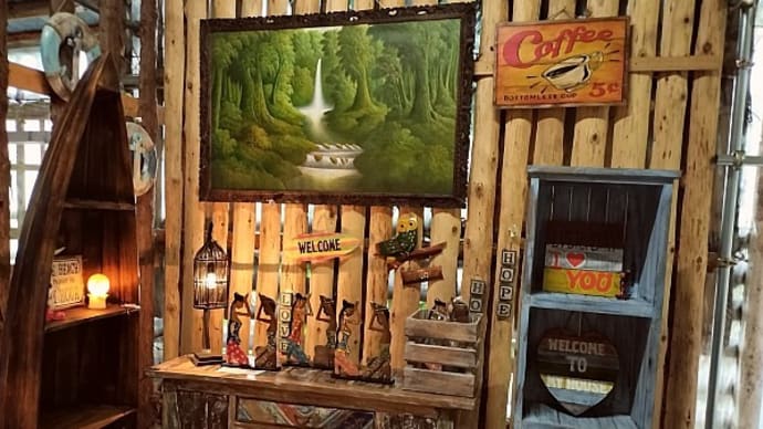 雑貨市場は土曜日と日曜日もOPEN☆特大サイズの絵画を出しました。