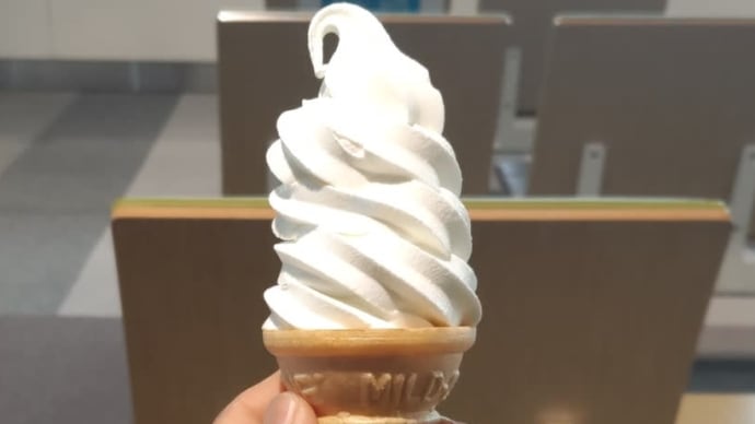 歴史紀行 食事編　15 　牛乳ソフトクリーム‼️　雪印パーラー新千歳空港店