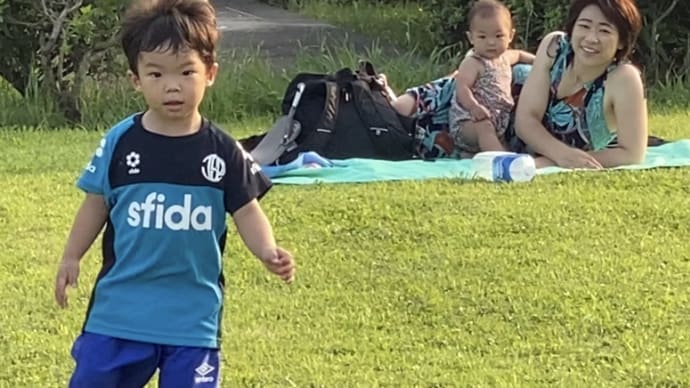 2歳ドリブル練習 公園でのびのび 気持ちいい【リンク貼り直し】