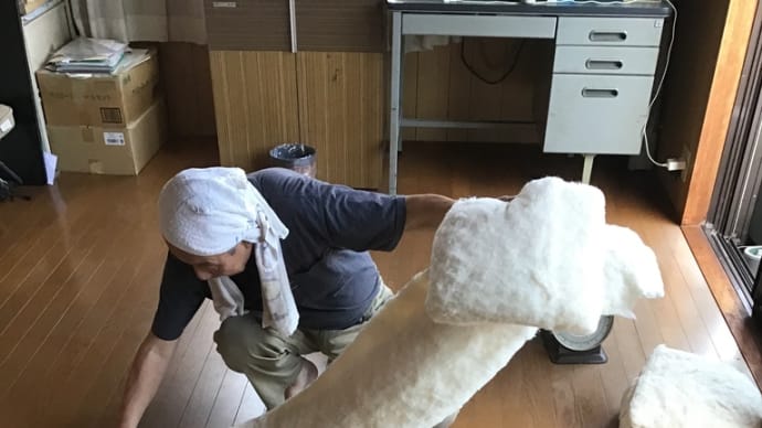 ご注文いただいたお仕立て物は当店で一枚一枚丁寧に真心込めてお仕立て致します。