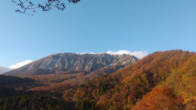 【友人提供】大山南壁と鍵掛峠の紅葉
