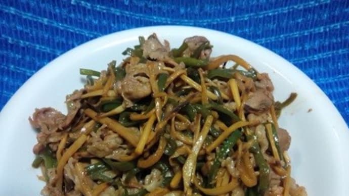 青椒肉絲風チンジャオロースで晩御飯、青椒牛肉じゃ~ないので豚肉ね:P