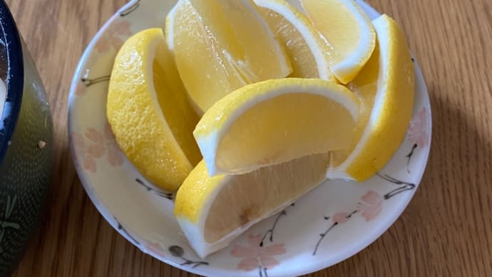 レモンをそのまま食べる