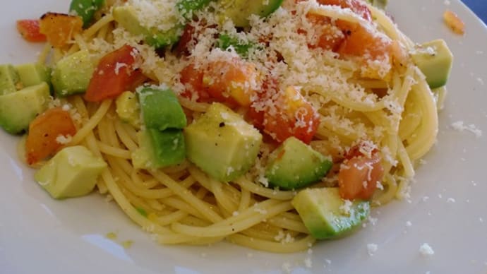 今日のお昼はアボガド・パスタ。