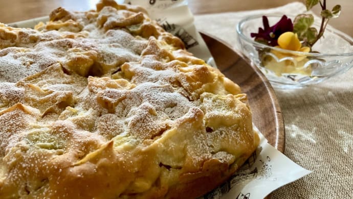 さつまいもとりんごのケーキと散歩。