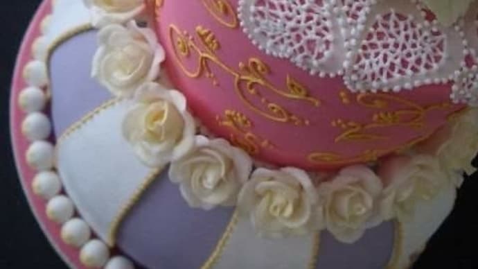 ドレスをイメージしたシュガーアートケーキ