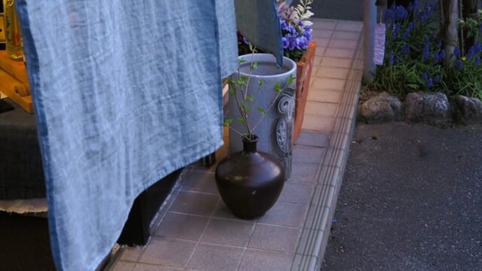 盃を 重ねるであろう 週末の 風はうるわし 星はうるわし