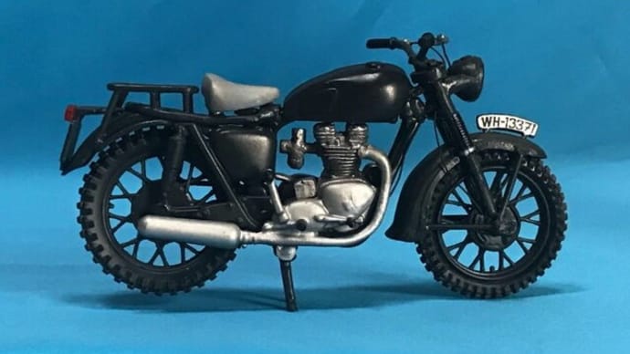 1/18大脱走のバイク トライアンフ (1/18 Triumph Trophy 6 of “THE GREAT ESCAPE”)
