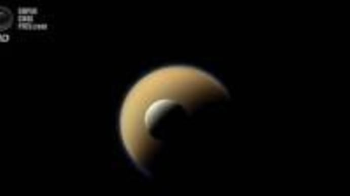Cassini-ISS による土星衛星の天体縮小　後続の星によって劣化した画像