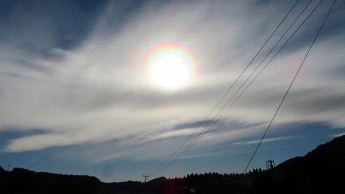 彩雲、光環で彩られた空 朝にはたぶんサンピラーも