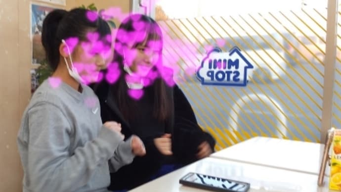 ♪ 「あ、おばちゃんのこと知ってますぅ」、「そっかぁ、小学生の頃は見送りしてたもの、ね」