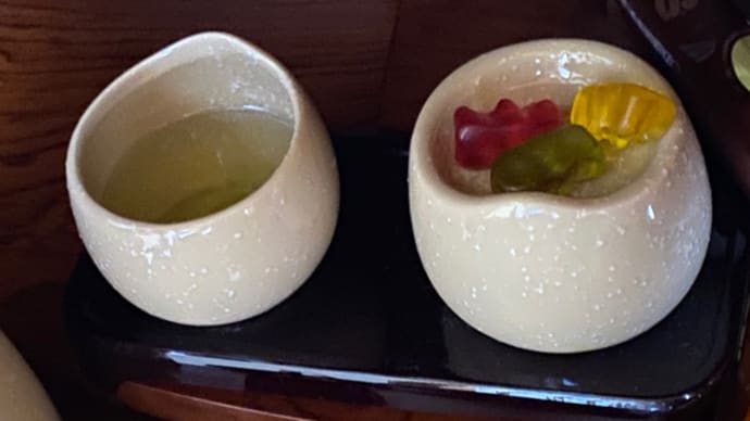 えっ?これ? 誰かが供えてくれたのね。お利口さんだわ。