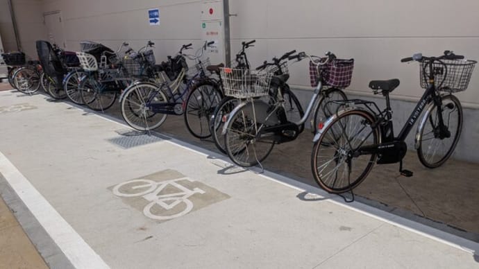 自転車も日影に避難(笑)。