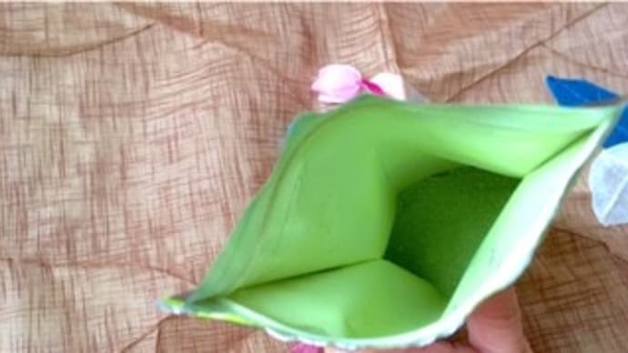 玉露園の濃いグリーンティー