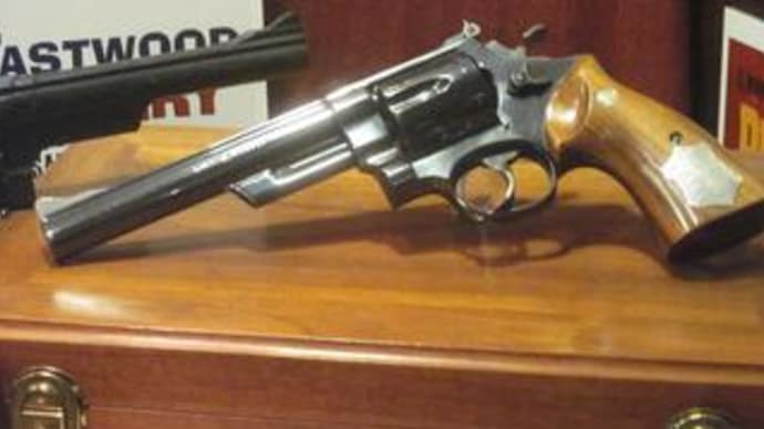 これが『ダーティー・ハリー』で使用されたS&W M29 44マグナムの現物ですよ。