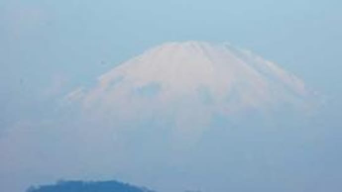天皇誕生日の朝の富士