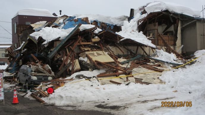 大雪による家屋の倒壊悲劇　！