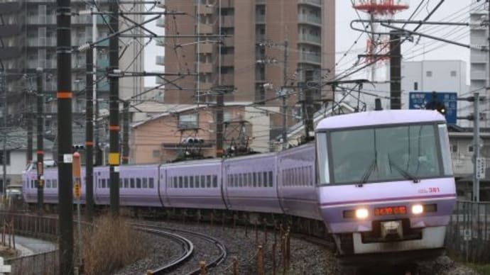 岡山の列車(スーパーやくも色特急やくも)