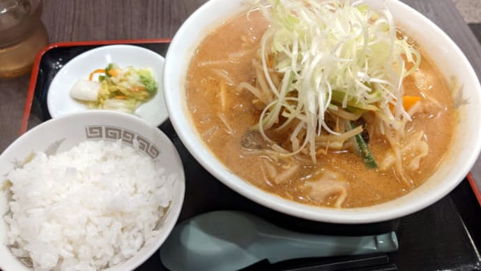 青森市 万八ラーメン 虹ヶ丘店 で 辛味噌ラーメン と ニラレバラーメン