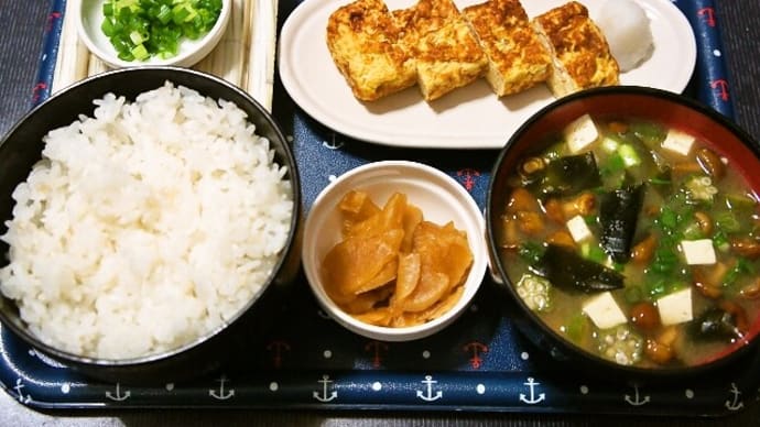 家で朝ご飯(さがびよりに玉子焼き、納豆、なめこ・オクラのネバネバみそ汁、山川漬)(2021年7月18日)