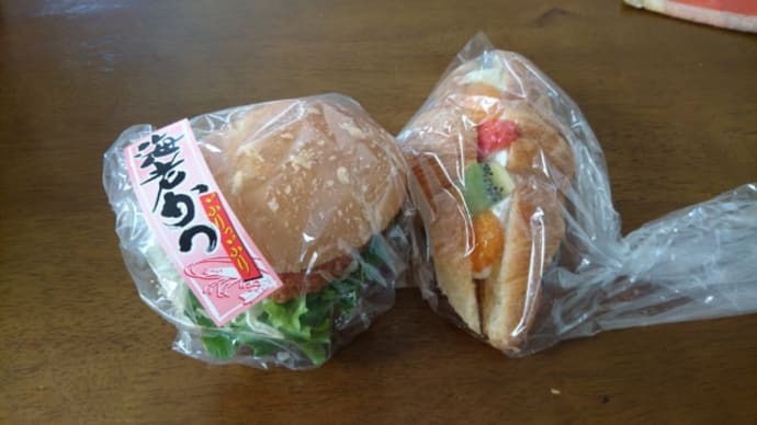 お昼はパン