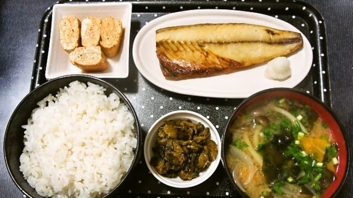 家で朝ご飯(千葉県産ふさこがねに焼鯖、玉子焼き、玉ねぎとしめじのみそ汁、葉唐きゅうり)(2021年9月3日)