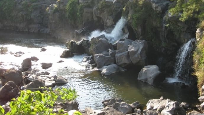 崩落した黄瀬川大橋の周辺