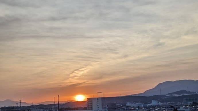 陽は昇り、陽は沈む