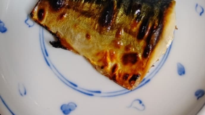うちのごはん 塩サバ と ほうれん草のごま和え と 豆腐サラダ(^.^)