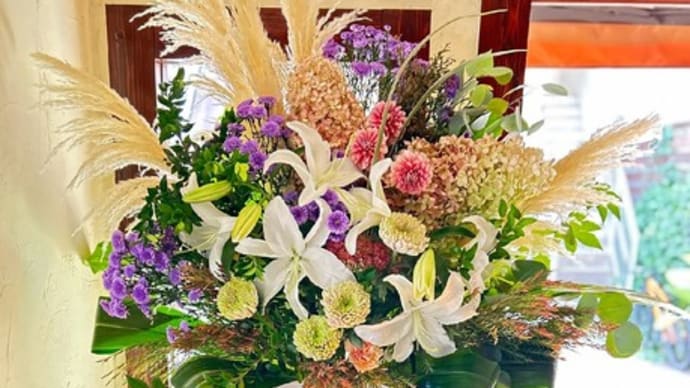 美容室様へお祝いスタンド2点とアレンジひとつ
