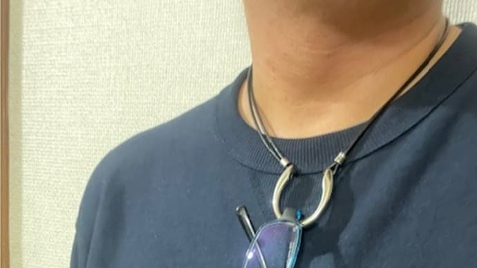 ついに見つけた!オシャレな“メガネホルダー”