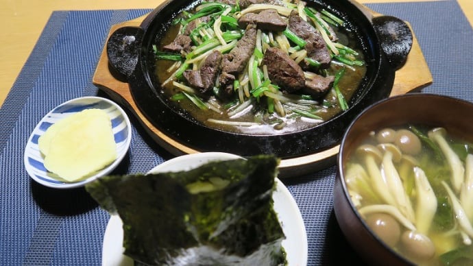 ニラレバ、炊屋食堂の田舎定食・・・庶民の味。