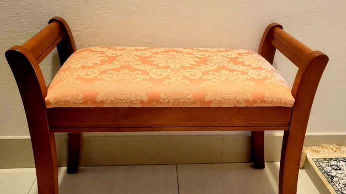 玄関先の名作チェア ダニエル家具