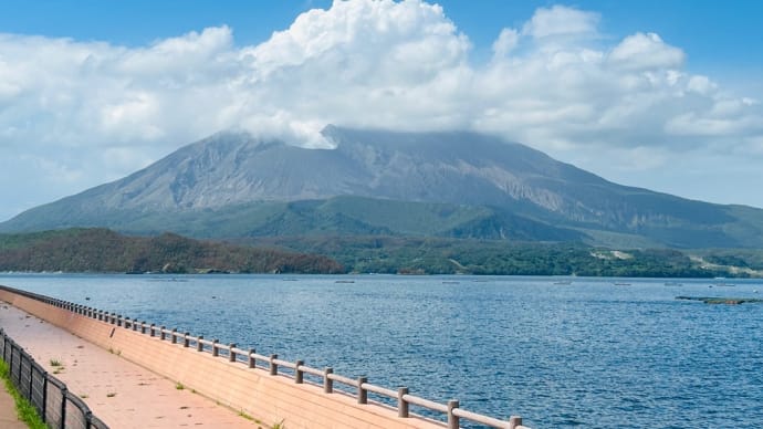 足湯に浸かりながら桜島を望む　(o^^o)