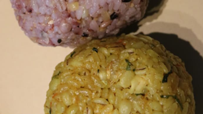 2月10日 十六穀ごはんの たくあん風おかかおにぎり&カレー炒飯